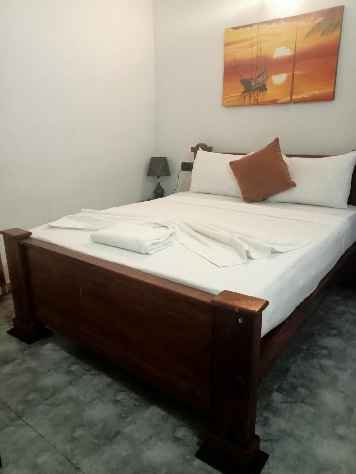 Oviniru Beach Hotel Negombo Kültér fotó