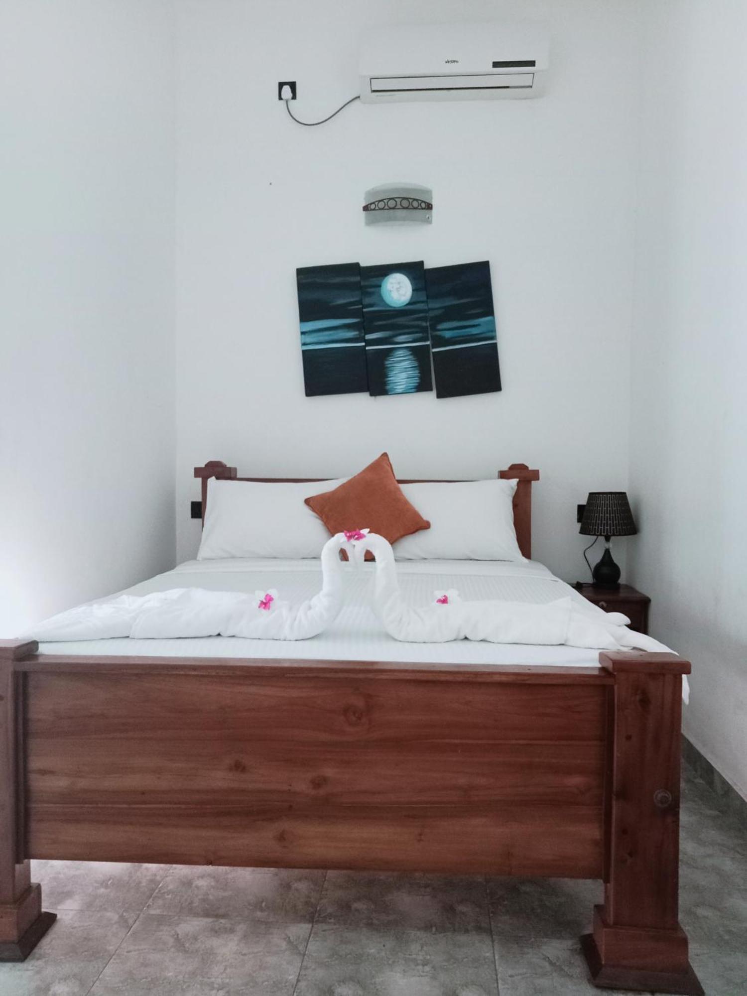Oviniru Beach Hotel Negombo Kültér fotó