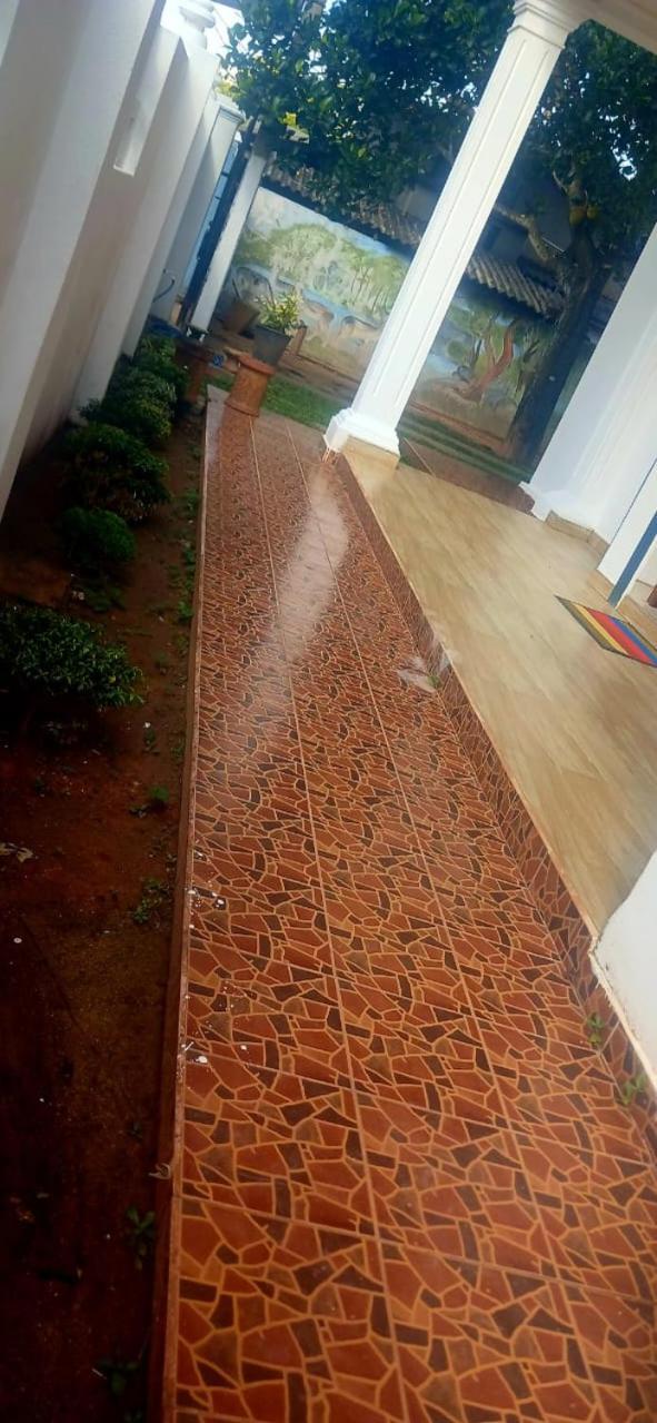 Oviniru Beach Hotel Negombo Kültér fotó