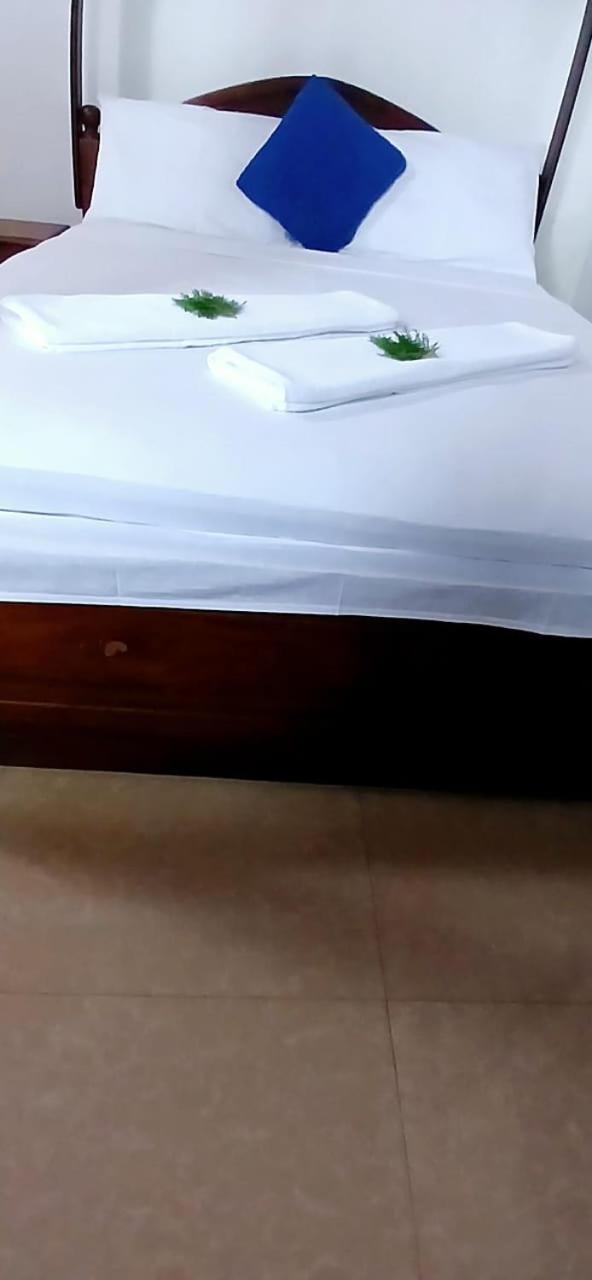 Oviniru Beach Hotel Negombo Kültér fotó