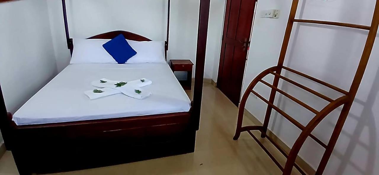 Oviniru Beach Hotel Negombo Kültér fotó