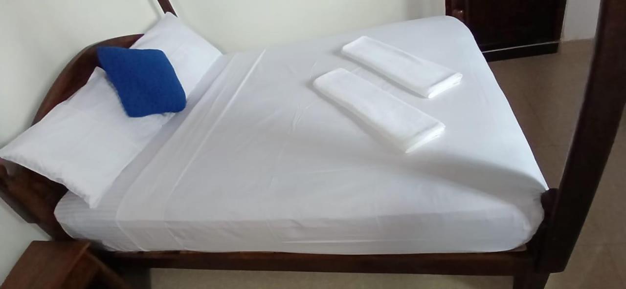 Oviniru Beach Hotel Negombo Kültér fotó